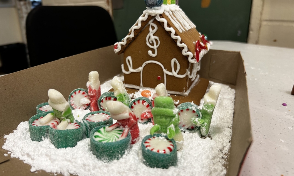 Gingerbread_house_contest_submission